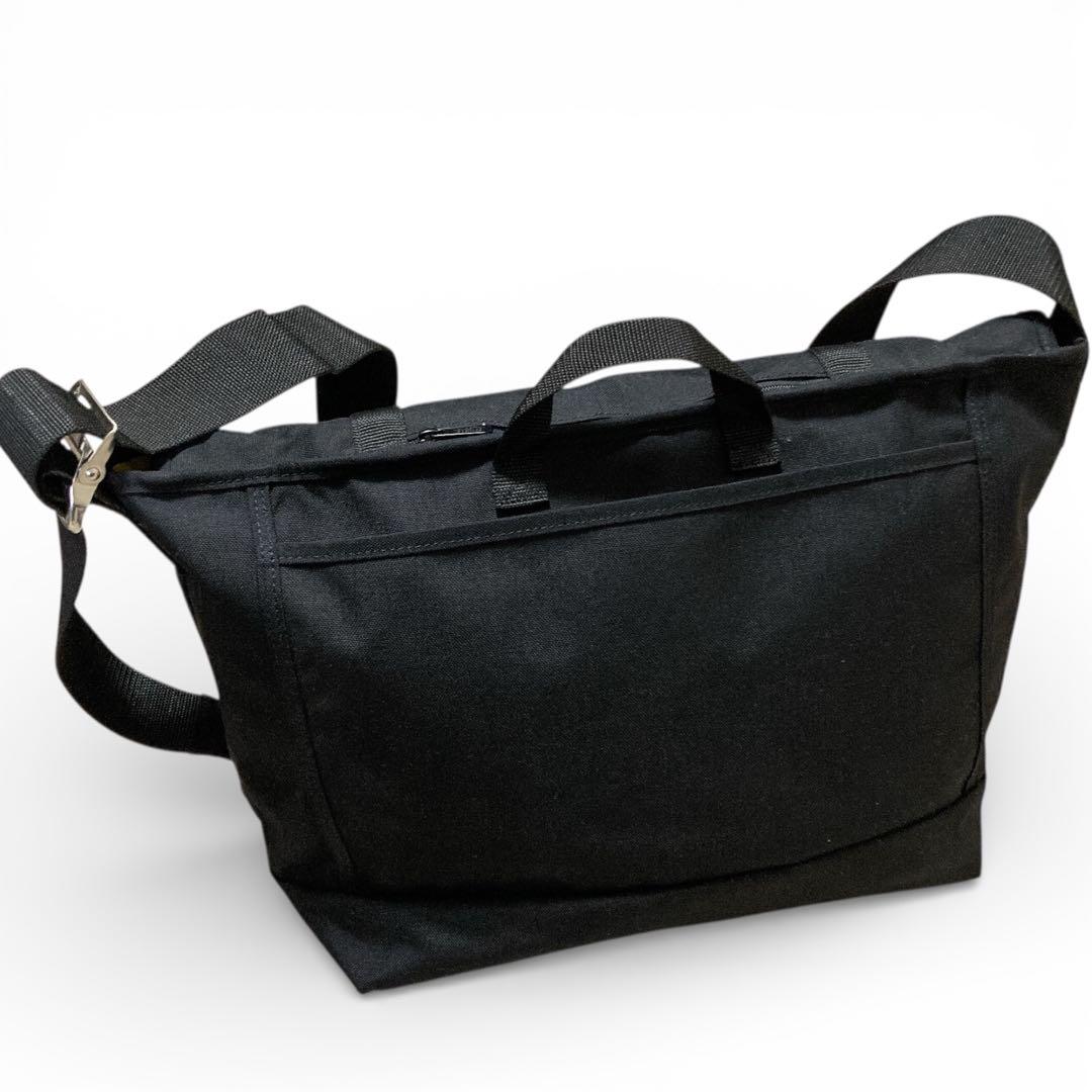 ほぼ新品　定価2万 A3収納 防水 マンハッタンポーテージ メッセンジャーバッグ