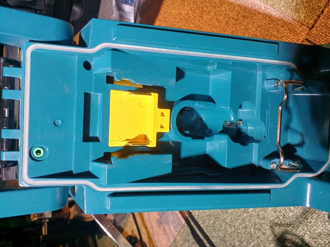 Makita 移動BATTERYラジオ