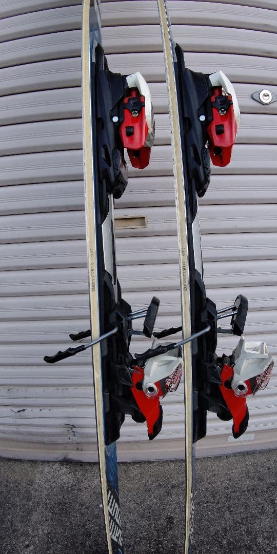 Nokian スキー板 青と黒 バインディング付き