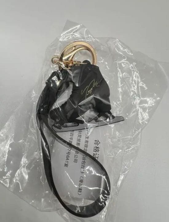 羽生結弦　中国限定雪肌精ホルダー サインあり