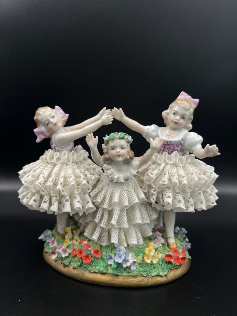 陶器製 三人の少女 フィギュア