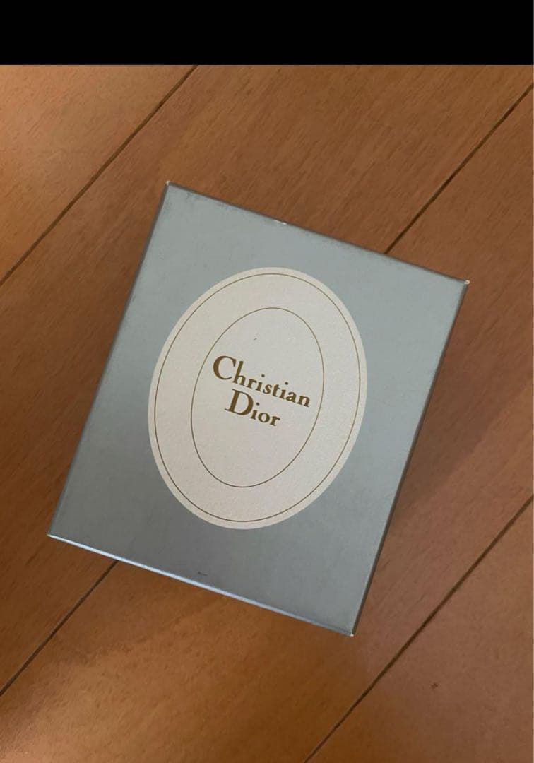 Dior 星型ブローチ 金色