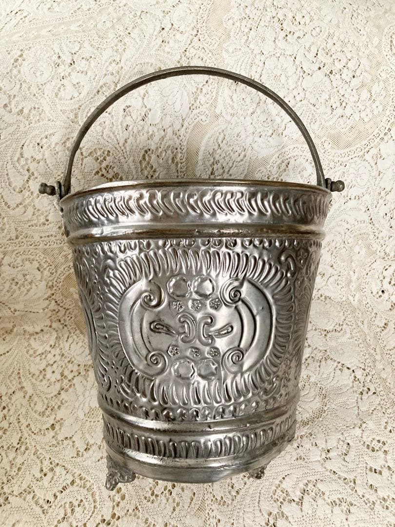 再値下　英国ヴィンテージ　味わい&存在感♪ブリキ打出し装飾インテリアバケツ　難有