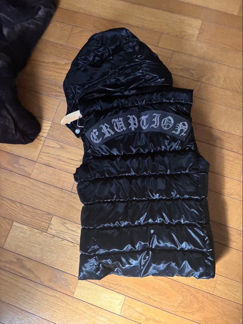 からね アダムスジャグラー　フード付き黒ベスト