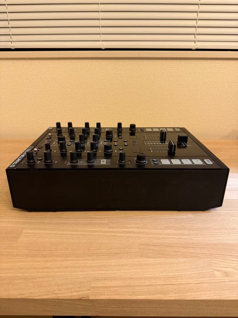 TRAKTOR Z2 DJミキサー