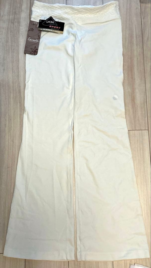 【お値下げ！新品⭐︎未使用】可愛いホワイト‼︎ 人気のeasyoga ウェア