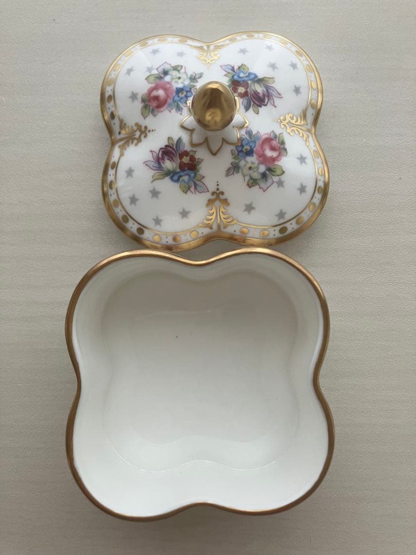 ロイヤルクラウンダービー　ロイヤルアントワネット　蓋付き　小物入れ