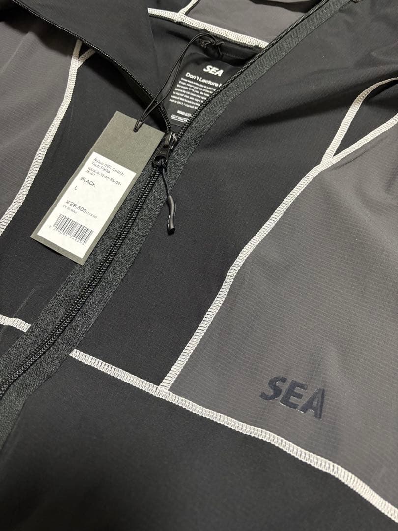 未使用　ナイロンジャケット フード付き WIND AND SEA