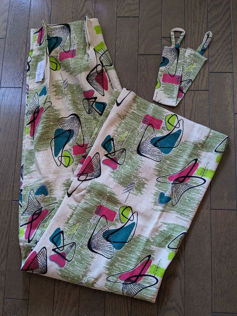 50’ｓ柄カーテン 2枚　ベージュブーメラン２００