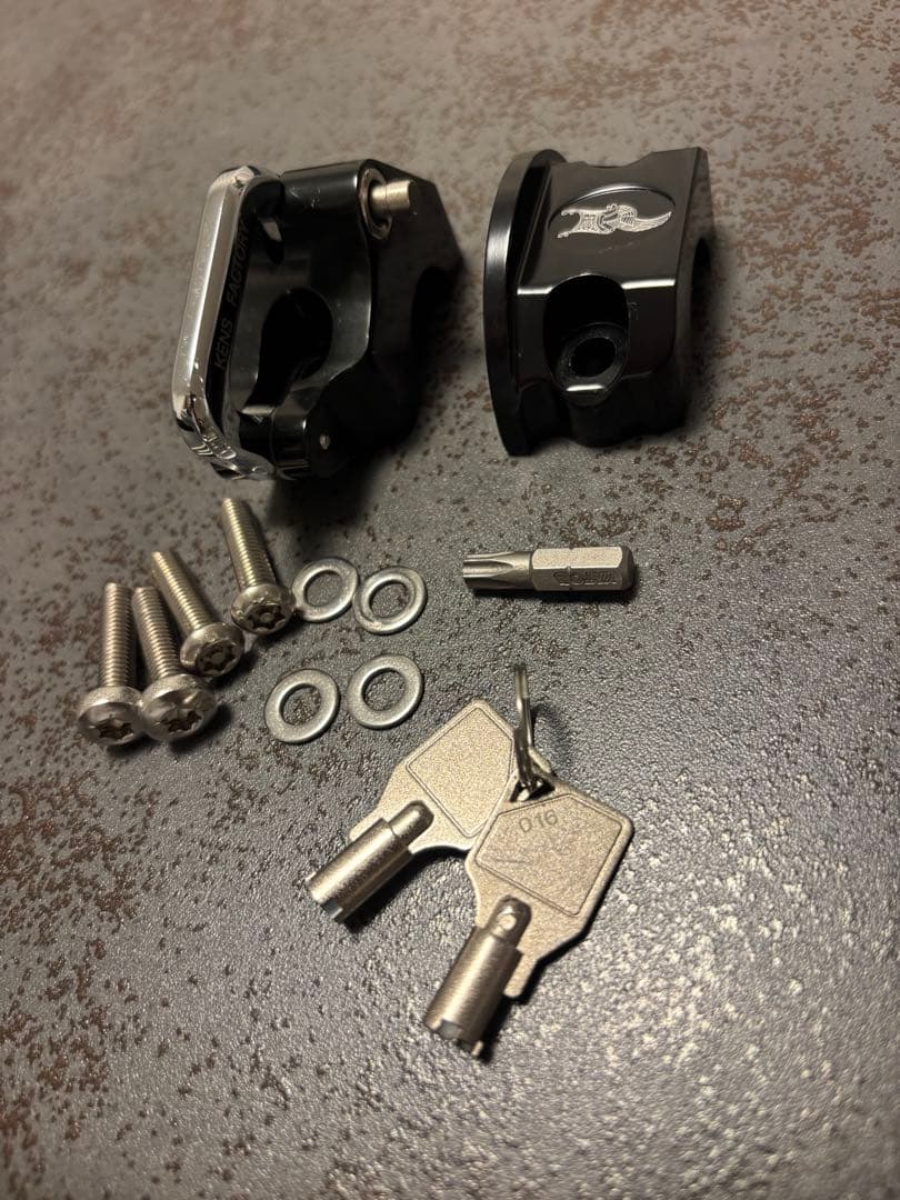 ケンズファクトリー　ネクストレベル ヘルメットロック ブラック