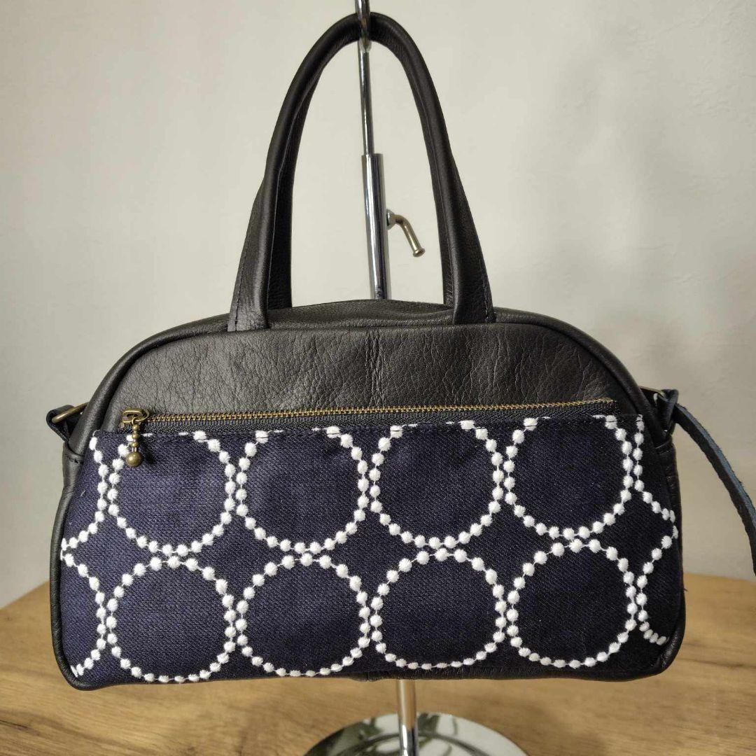 ミナペルホネン/tambourineタンバリンネイビー×白/ラウンドボストン黒革