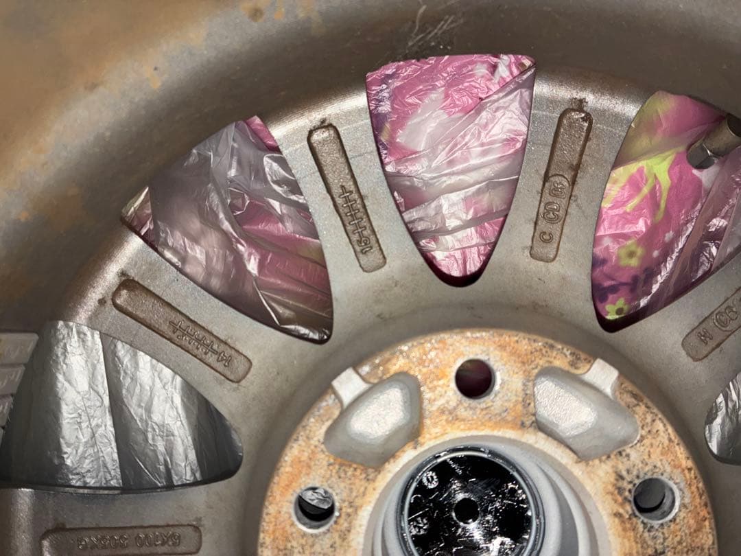 美品！送料込　スタッドレスタイヤ　ホイール付き　15インチ　2023年製　セレナ