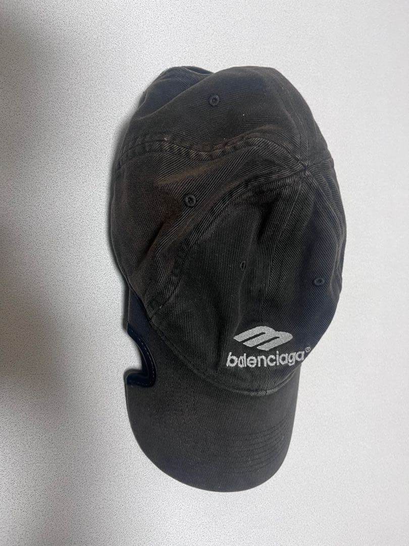 バレンシアガ ブラックキャップ ロゴ刺繍