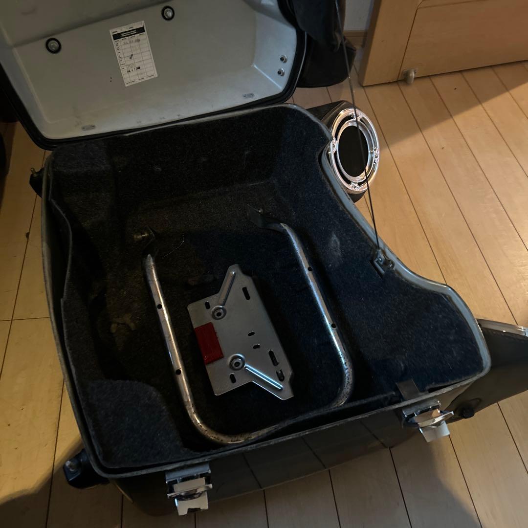 ハーレー　flhtcu-i 2001 純正　ツアーパック　スピーカー、キャリア付