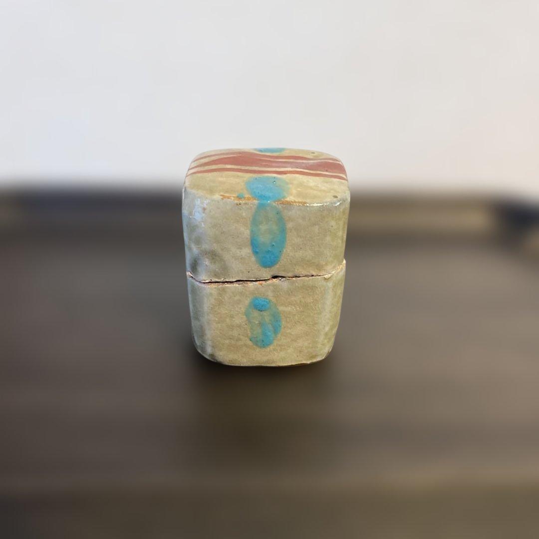 【週末限定価格】民藝　壺屋焼　やちむん　小橋川仁王　赤絵　緑釉点文　香合