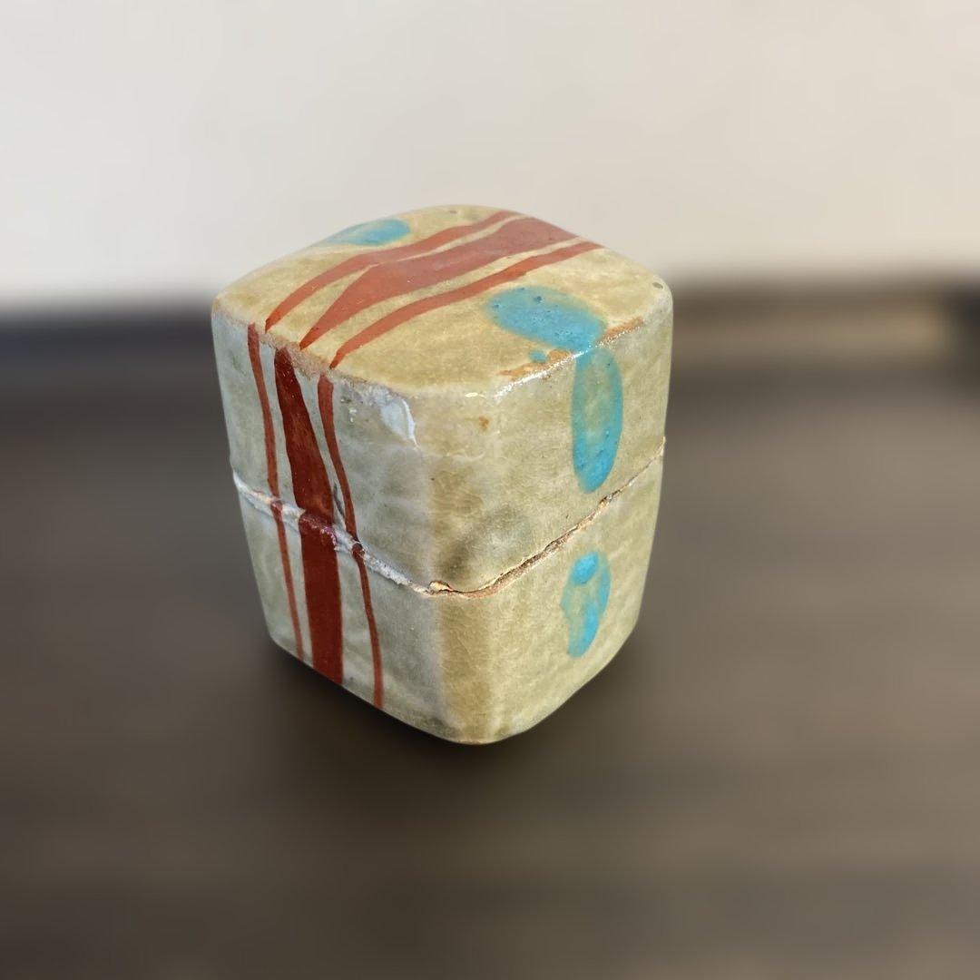 【週末限定価格】民藝　壺屋焼　やちむん　小橋川仁王　赤絵　緑釉点文　香合