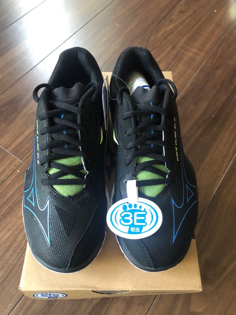 ミズノ　新品未使用　シューズ　バドミントン　23センチ