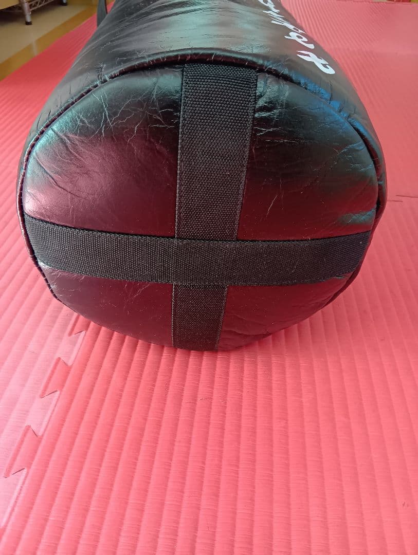 タイの老舗格闘技ブランド「Fairtex (フェアテックス)」製のサンドバッグ