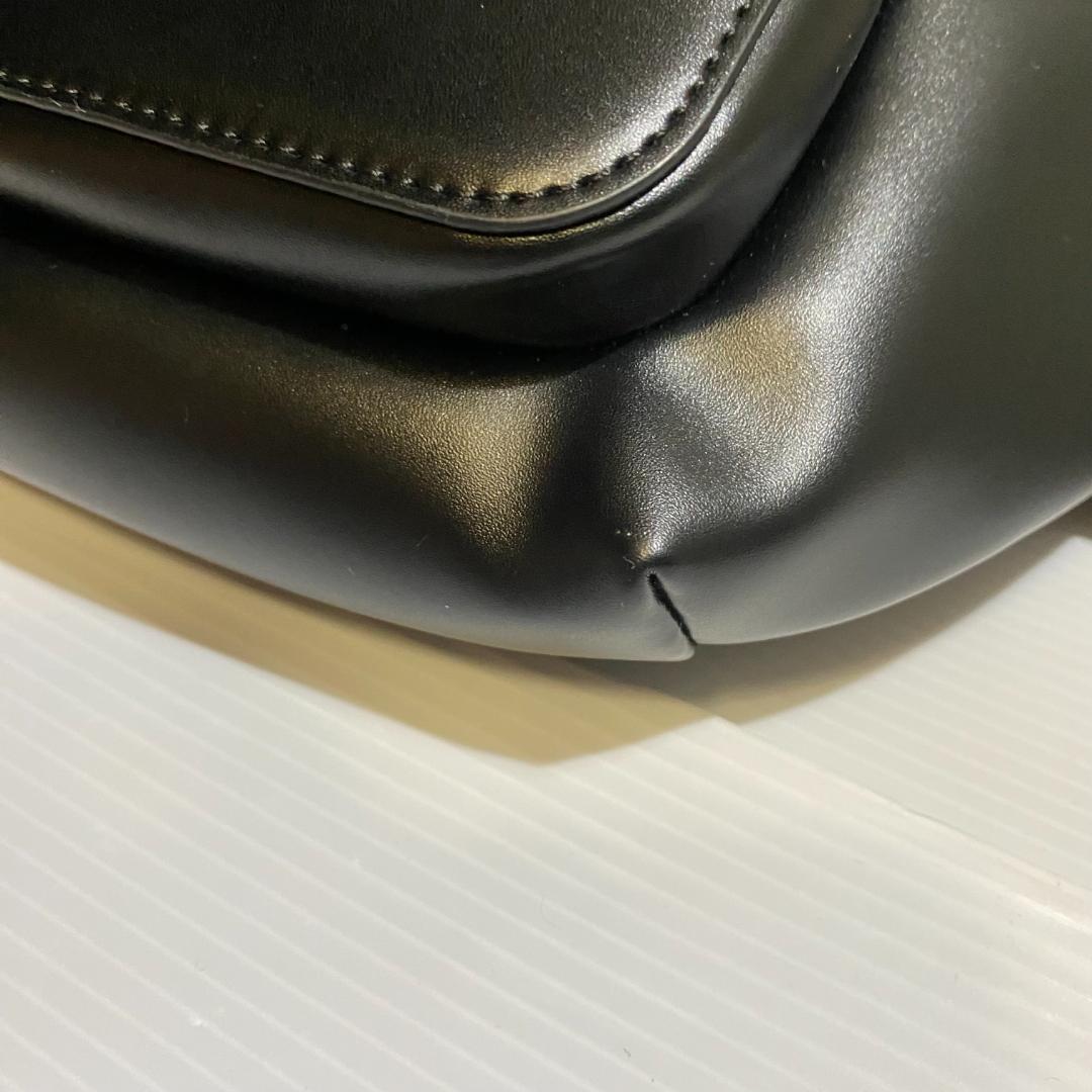 【未使用級】MARY QUANT　レザーボディバッグ