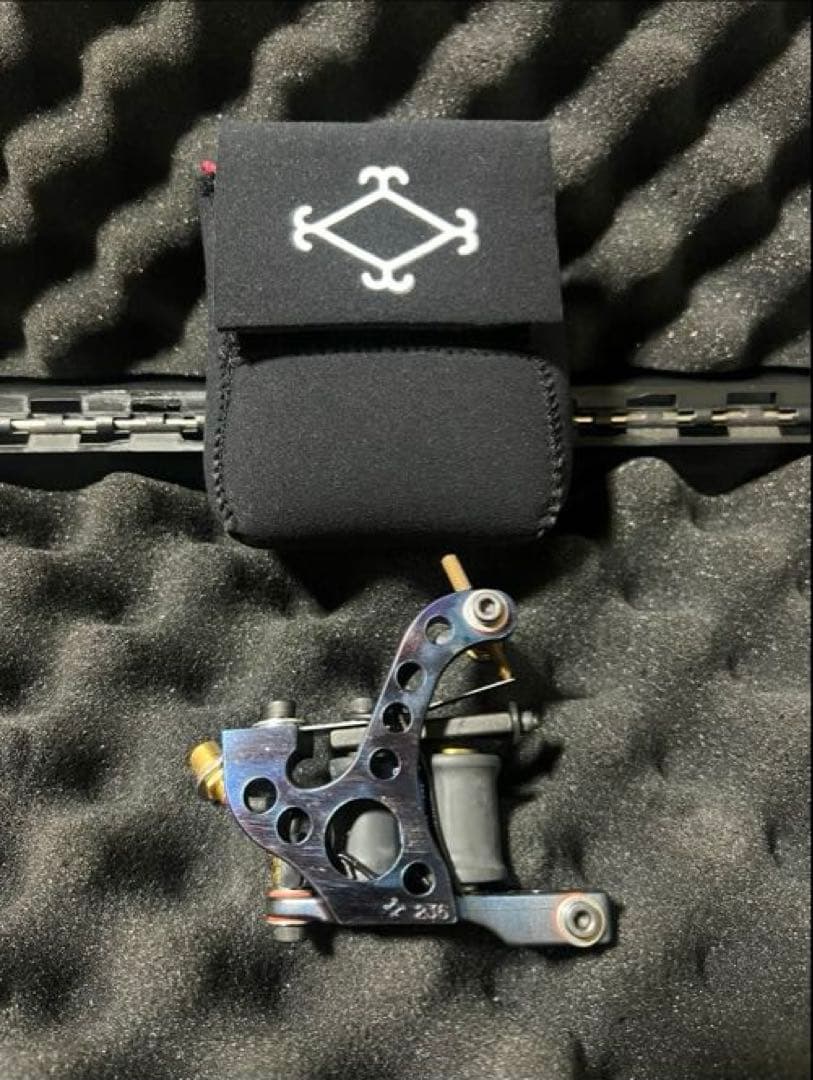 WIZARD高品質なタトゥーマシン、収納ケース付き　シェイダー