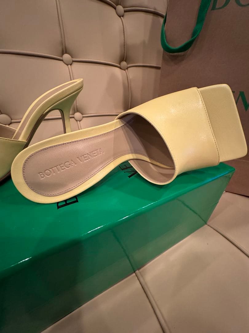 BOTTEGA VENETA イエローミュール