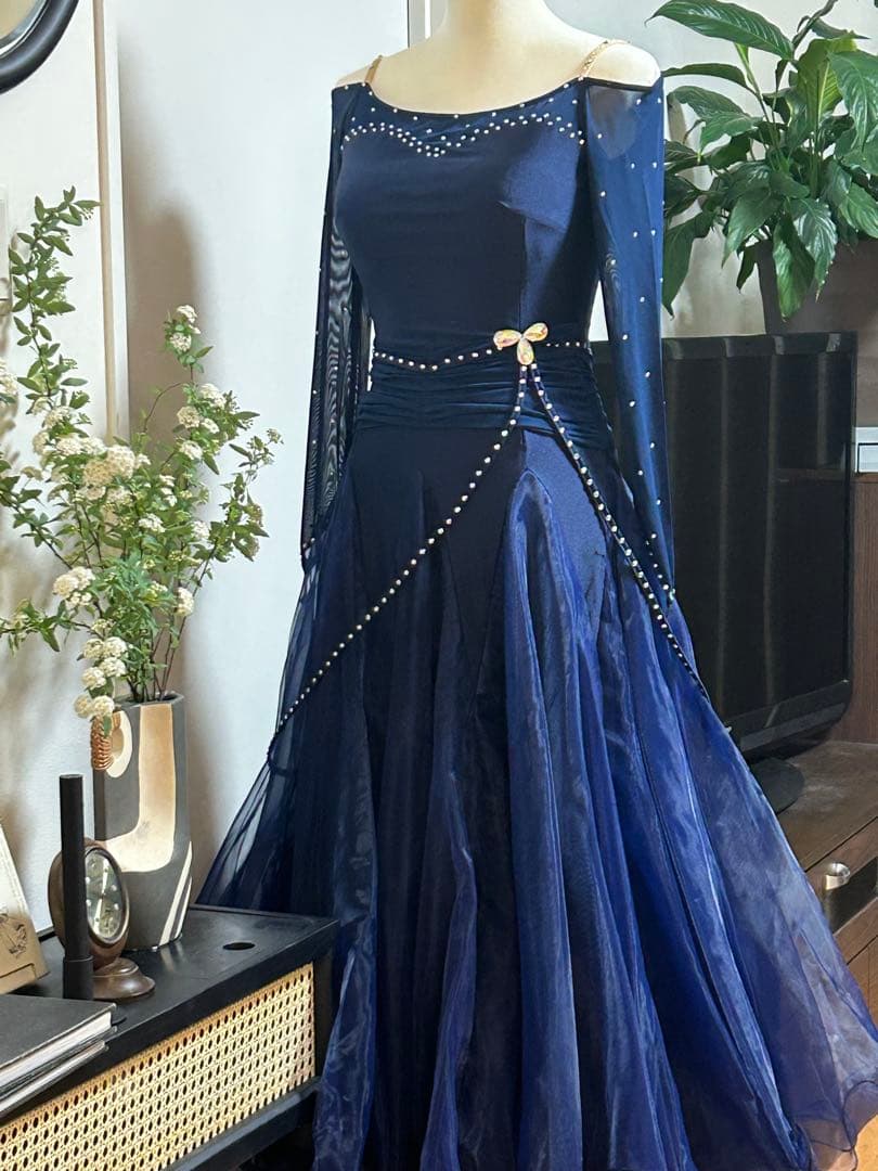 社交ダンス　ドレス　モダン　清楚で上品なネイビーのワンピース