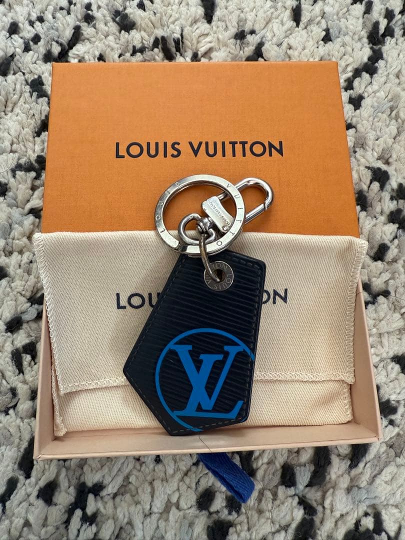 LOUIS VUITTON レザーキーホルダー アンシャッペ