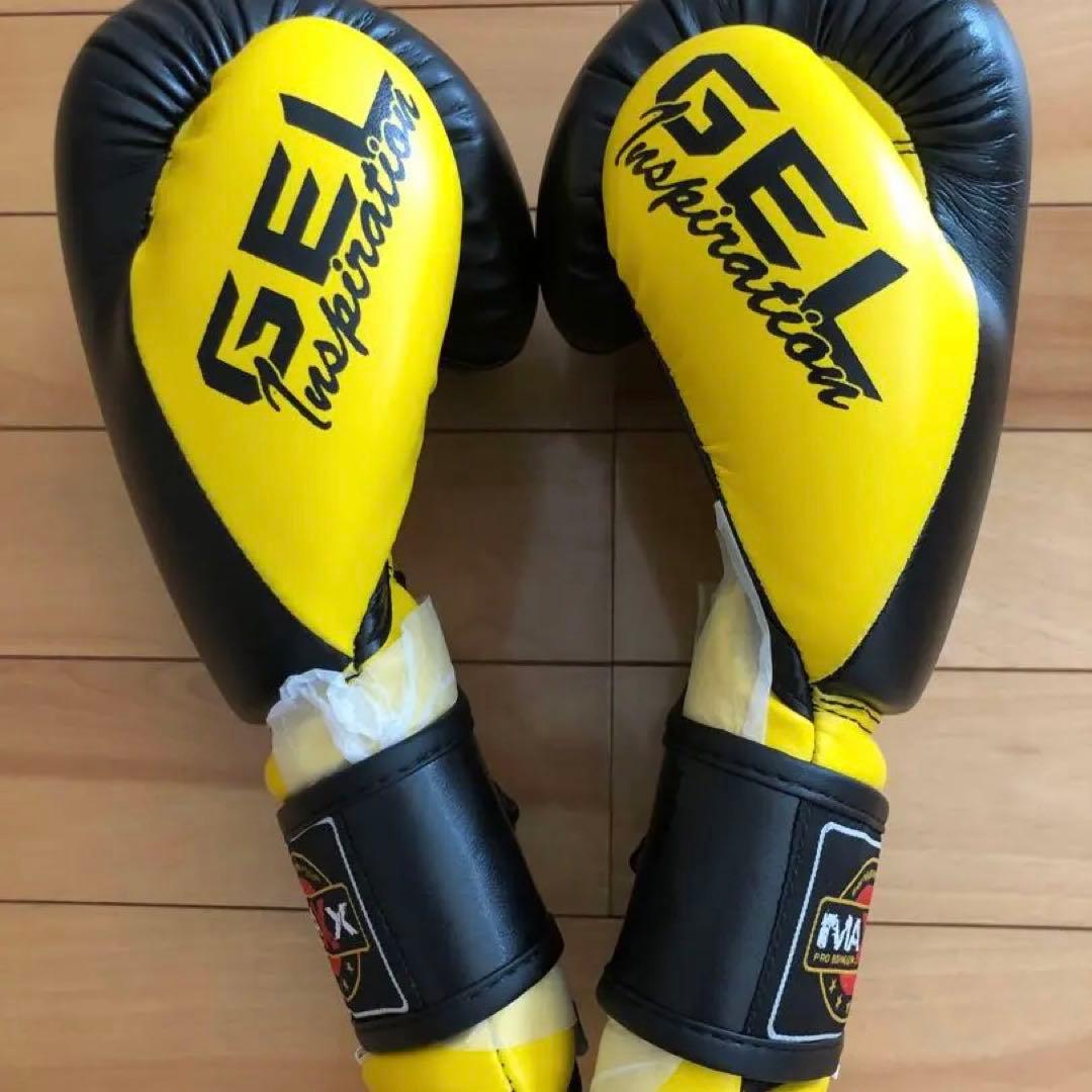 希少イギリスの格闘技ブランドボクシングキックムエタイグローブ 黒/黄8オンスoz