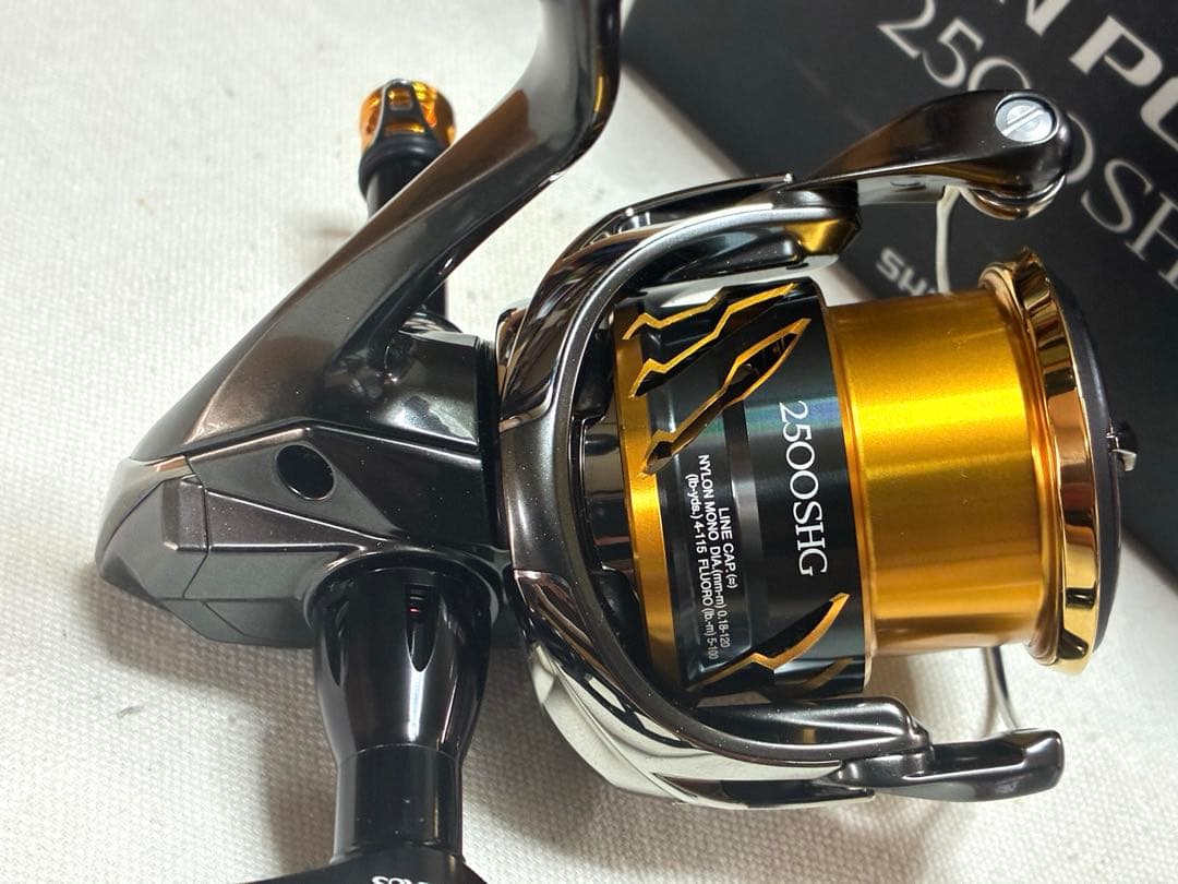 【極美品】シマノ リール 20ツインパワー2500SHG【ダブルハンドル仕様】