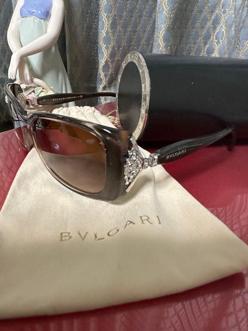 マロン様 新品. 未使用 BVLGARI 装飾付きブラウンおしゃれなサングラス