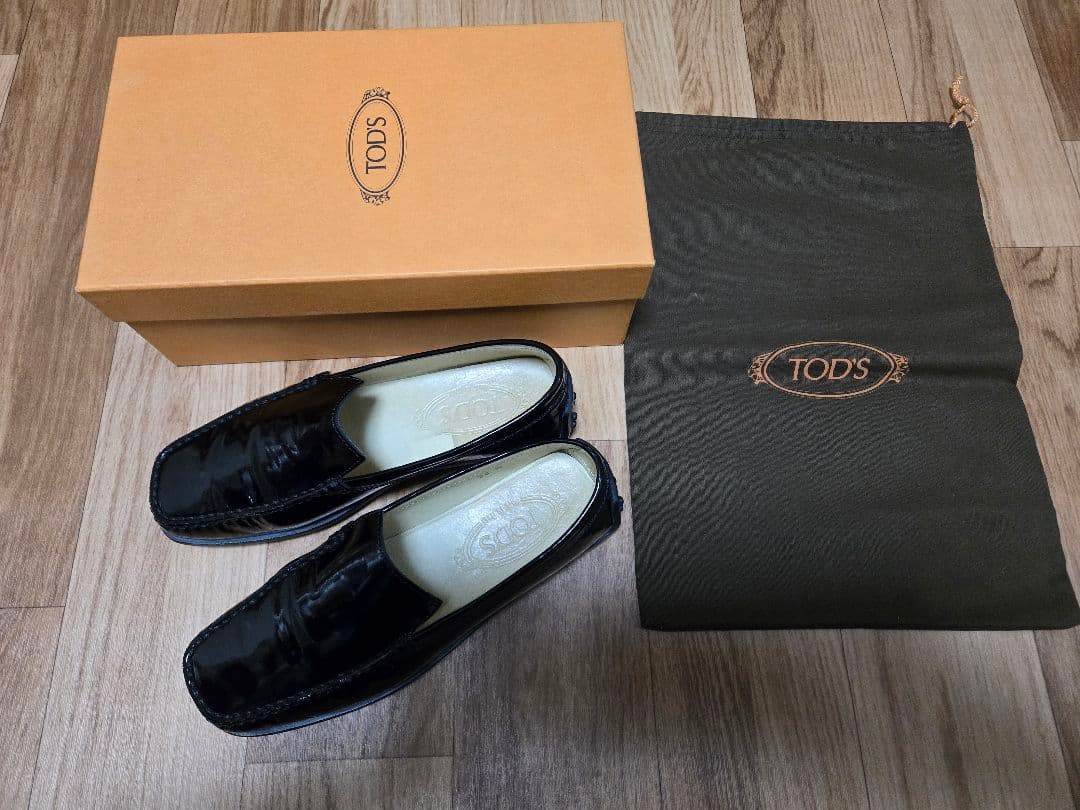 007　TOD'S 　ドライビングシューズ エナメル