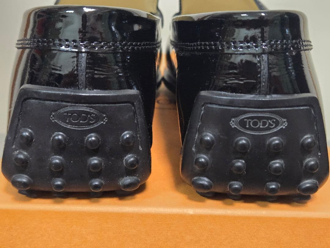 007　TOD'S 　ドライビングシューズ エナメル