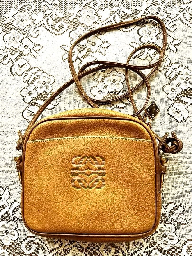 ロエベ　ショルダーバッグ　キャメル色