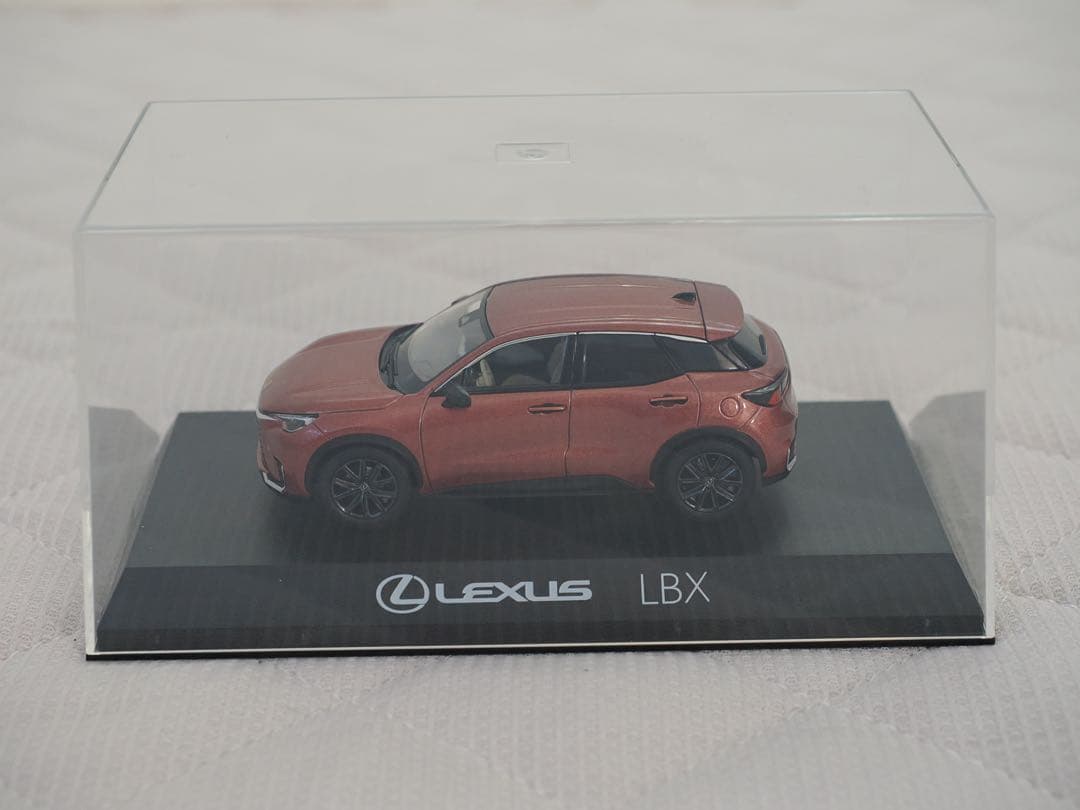 LEXUS LBX 1/43 スケールモデル オレンジ