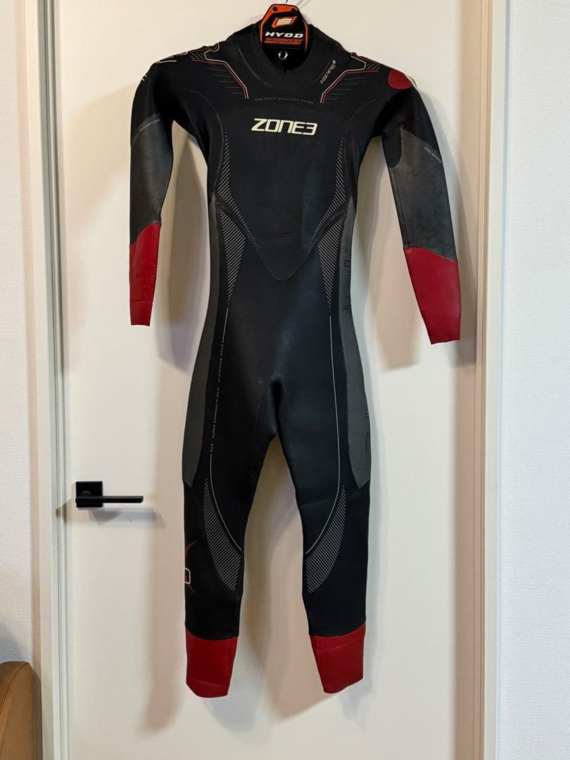 ZONE3 Aero 10 フルスーツ S 黒/赤　トライアスロン
