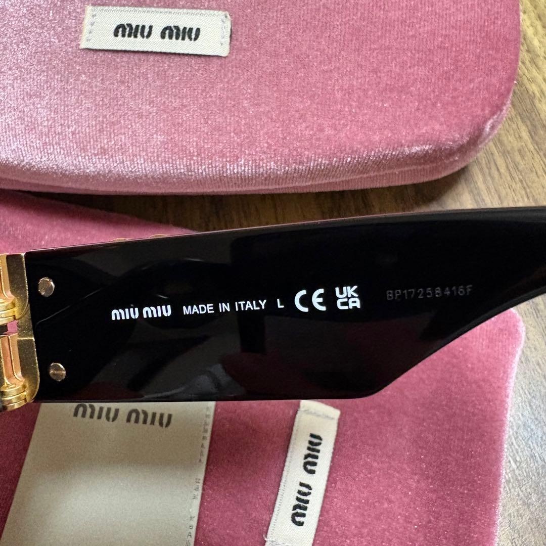 miu miu ブラックサングラス ケース付き