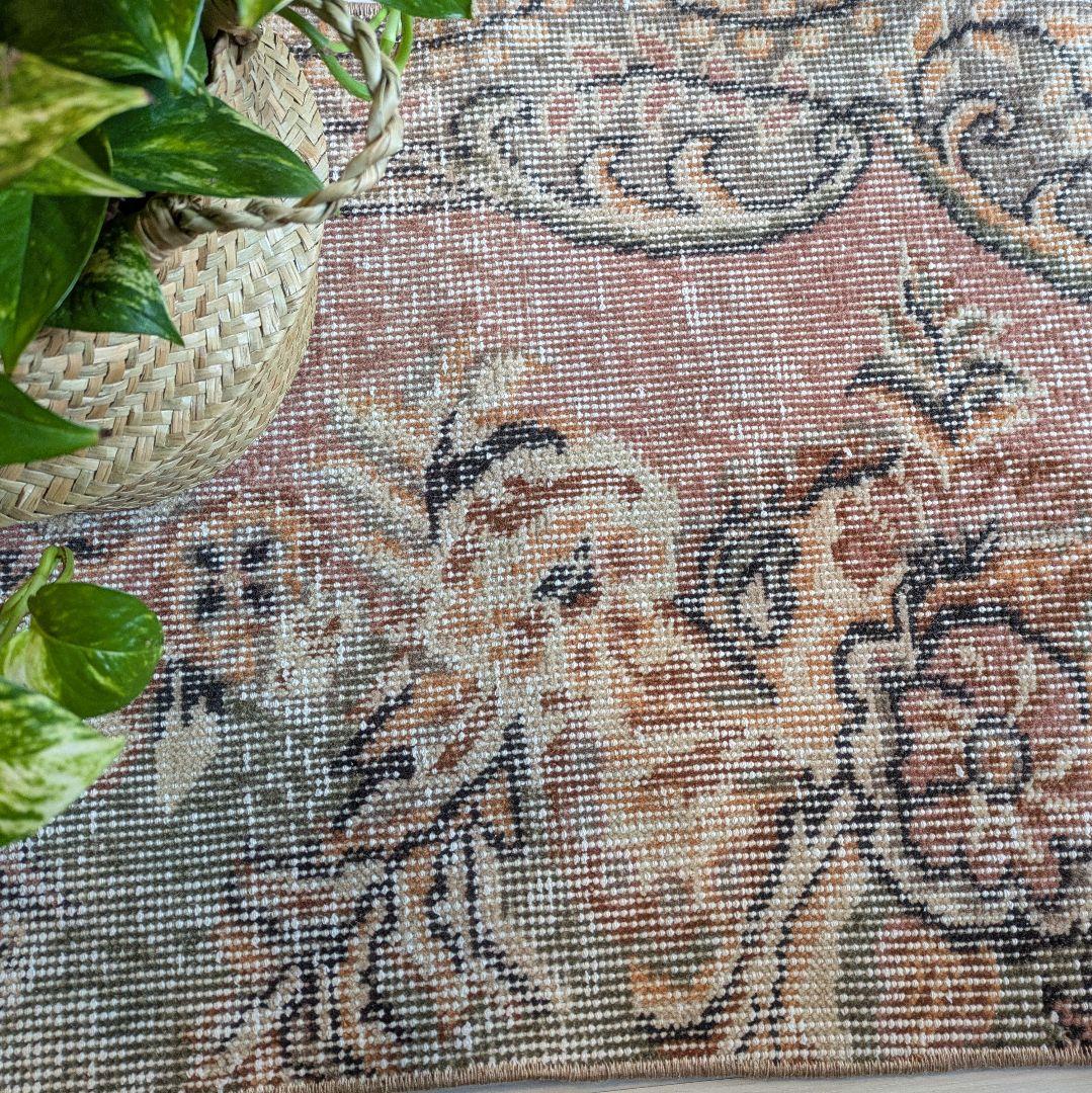 50×91 くすみサーモンピンク×くすみチャコールグレー　トルコヴィンテージラグ