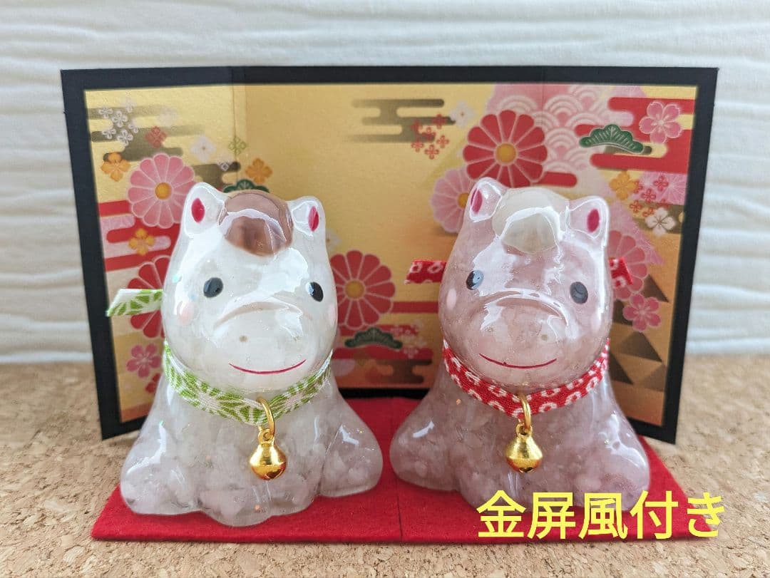 金屏風付き！紅白の干支おうまちゃん形オルゴナイトセット☆