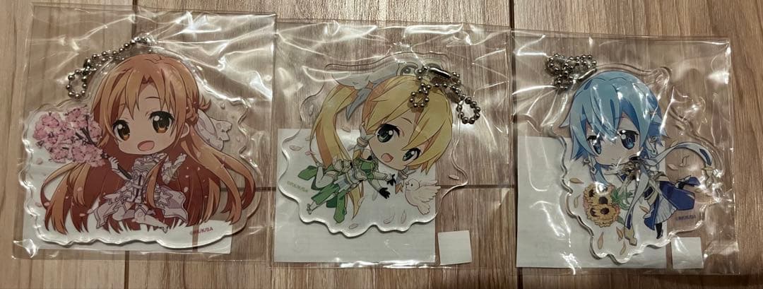 ソードアートオンラインABEMA アクリルチャーム アスナ、シノン、リーファ