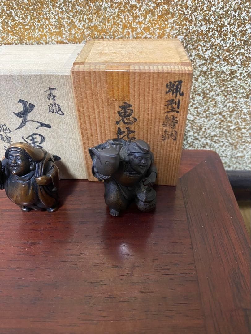 伝統工芸品・高岡銅器の七福神セットです。