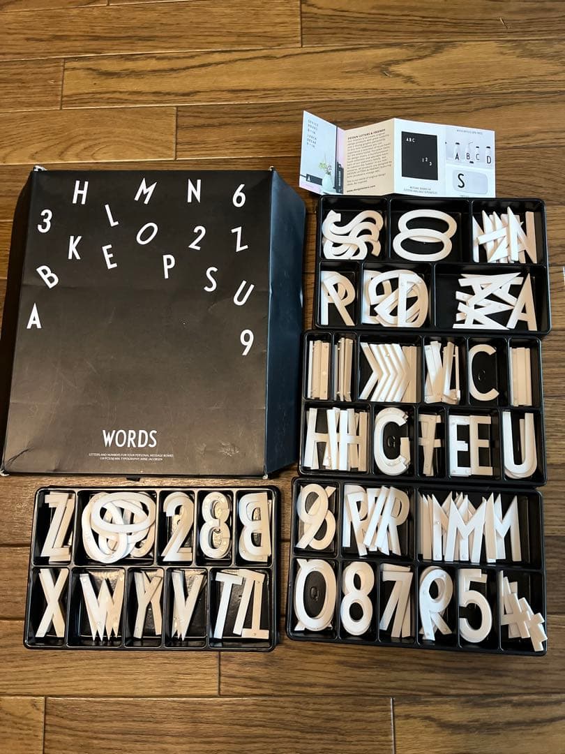Design lettersアルネヤコブセン WORDSアルファベットとナンバー