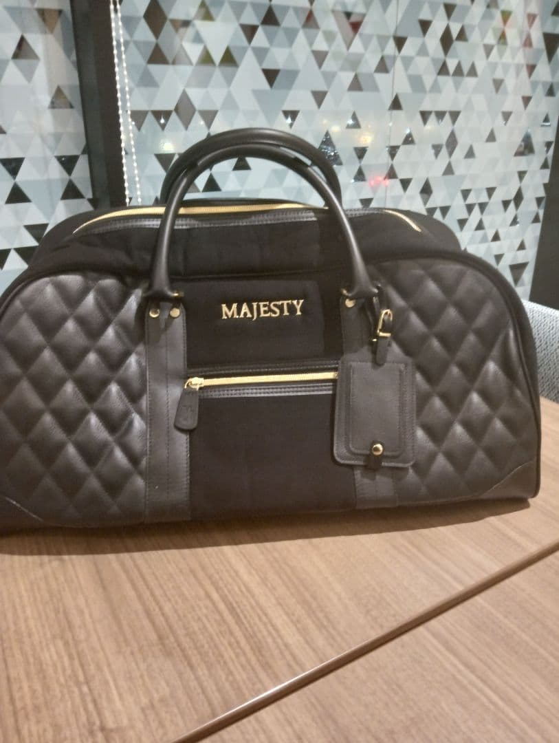 美品MAJESTY キルティング ブラックゴルフバッグ
