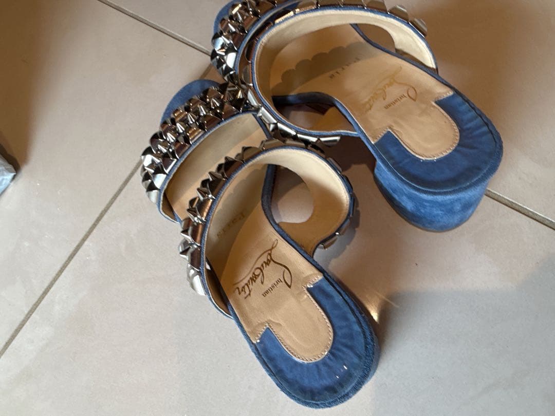 専用【新品・未使用品】ルブタン　スタッズサンダル ブルー