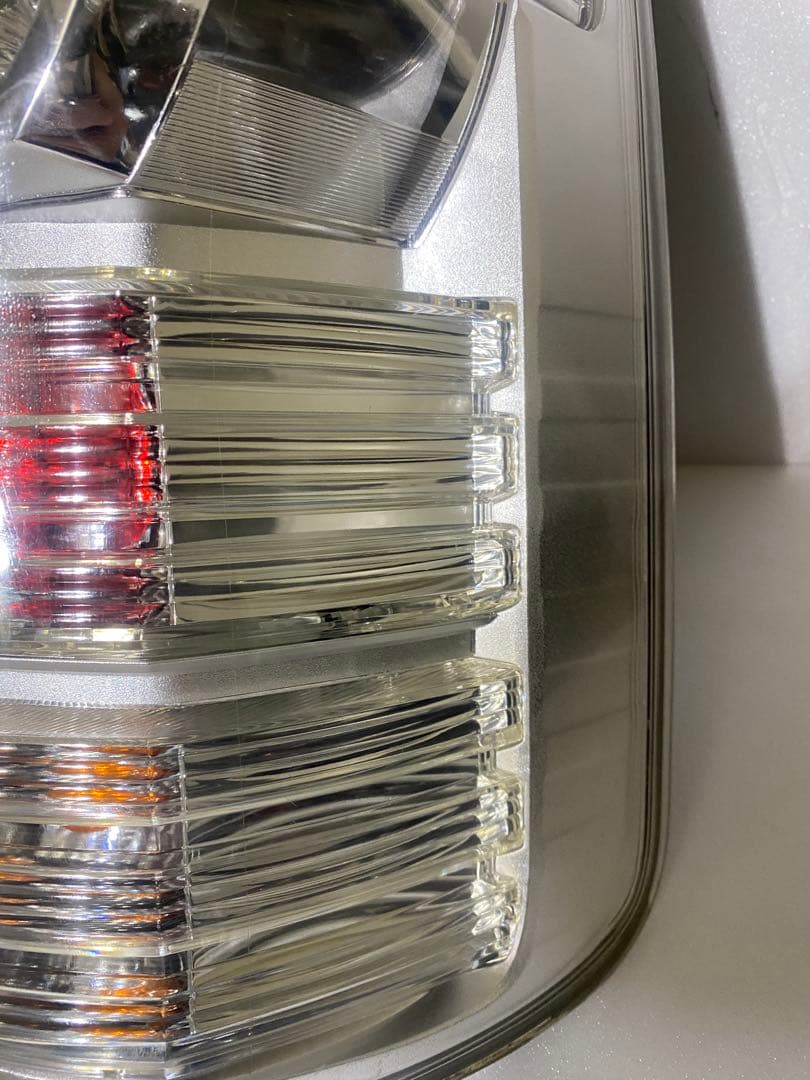 トヨタ ヴォクシー 70系 後期 純正LEDテールライト 左右セット