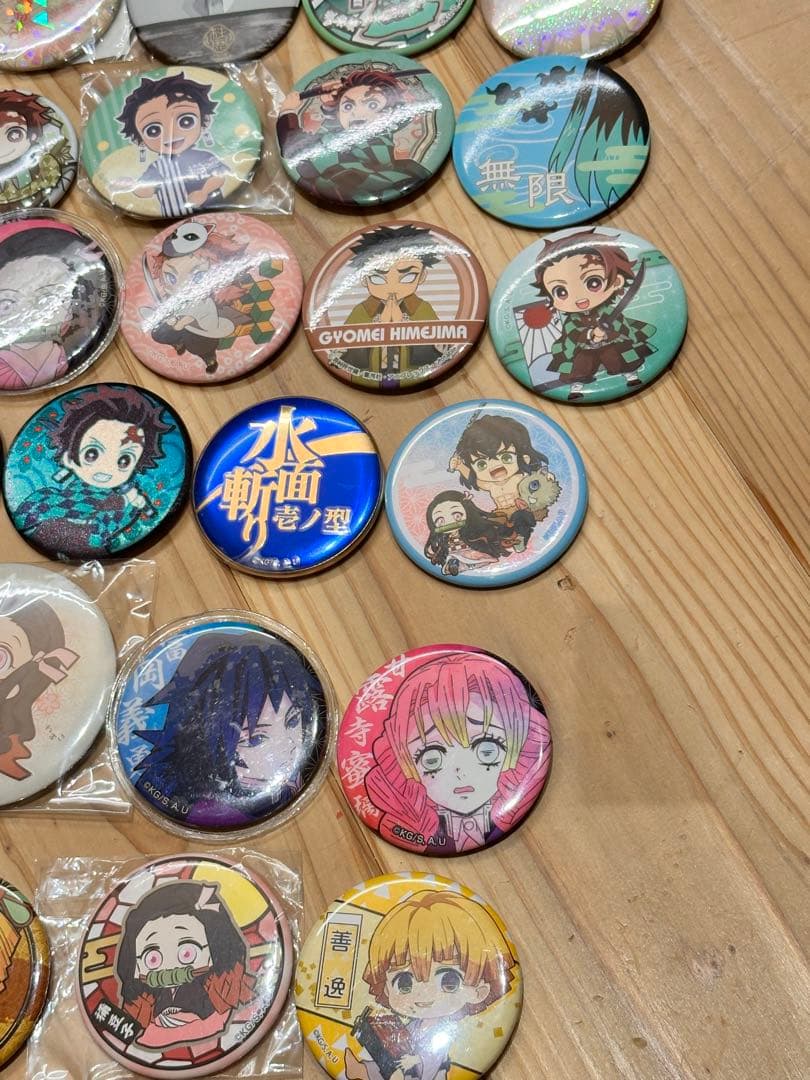 鬼滅の刃　アニメグッズ　缶バッジ　大量　まとめ売り