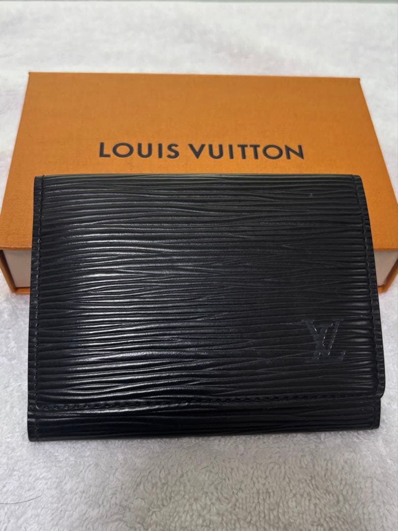 ルイヴィトン エピ（黒）名刺入れ