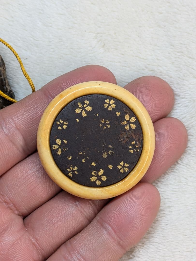 骨董　提げ物　根付　饅頭根付　根付け　金象嵌　桜吹雪　古玩　印籠