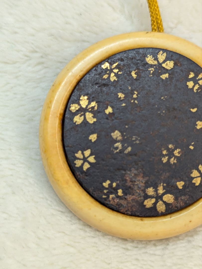 骨董　提げ物　根付　饅頭根付　根付け　金象嵌　桜吹雪　古玩　印籠