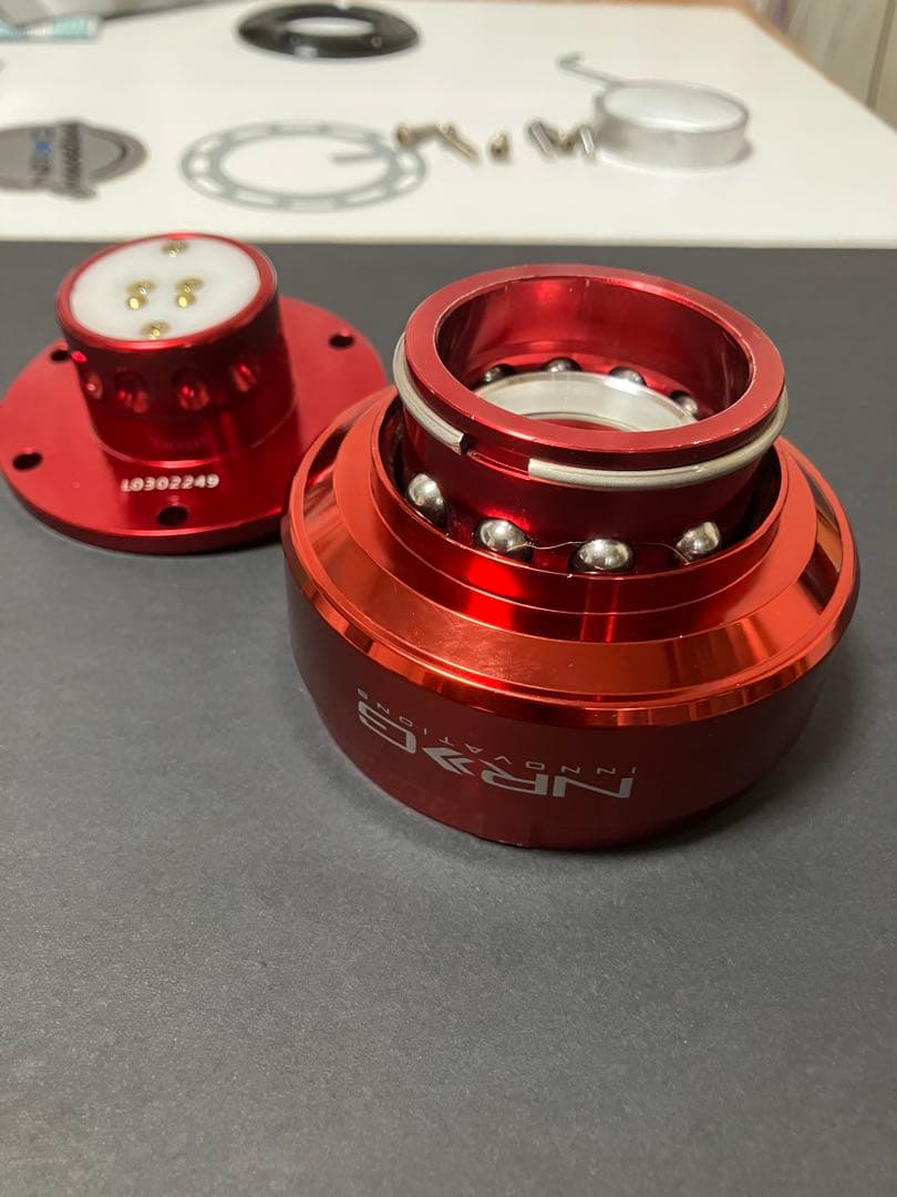 ぴ*こ様 NRG ステアリングクイックリリース レッド　競技用？レンチン音