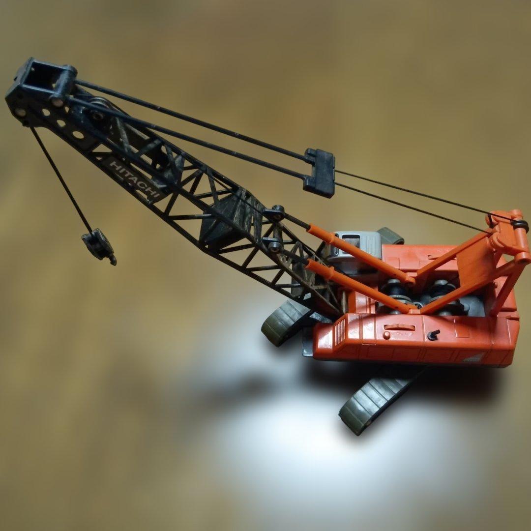 日立 クレーン車 オレンジ色
